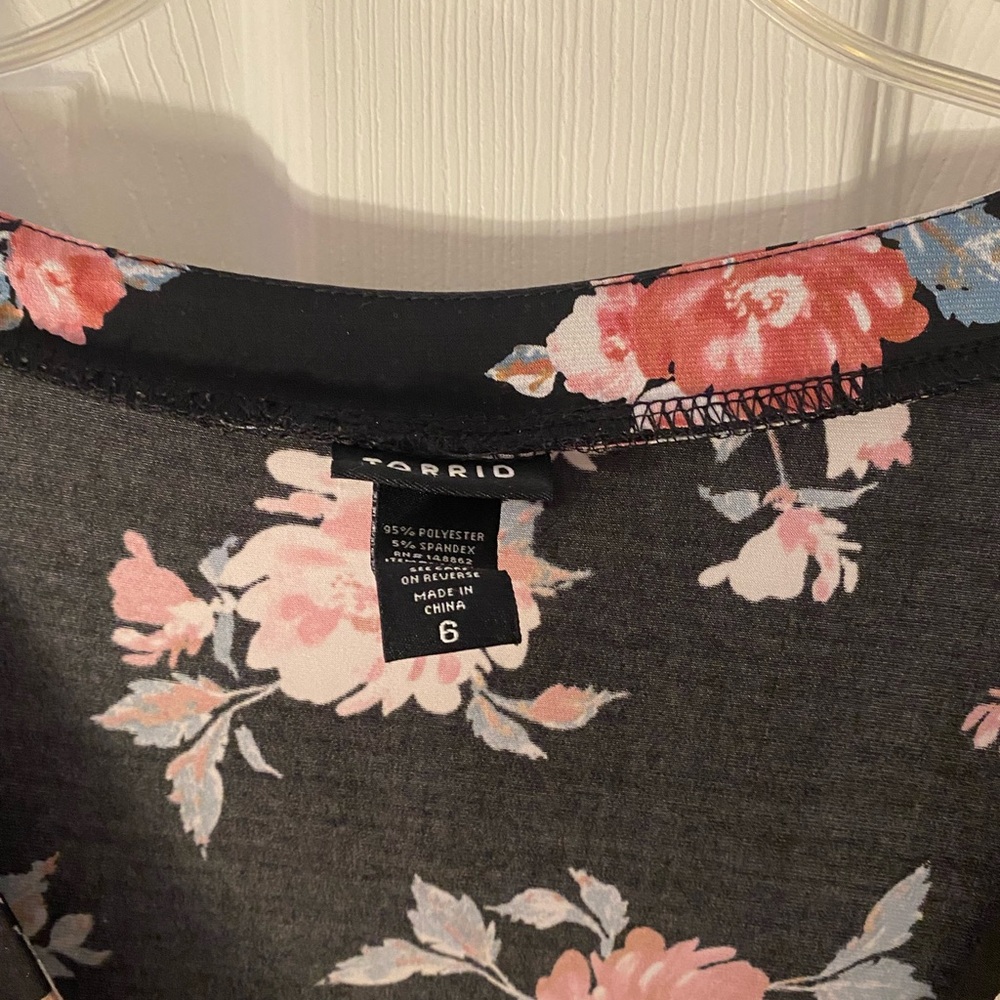 Black floral faux wrap blouse torrid size 6